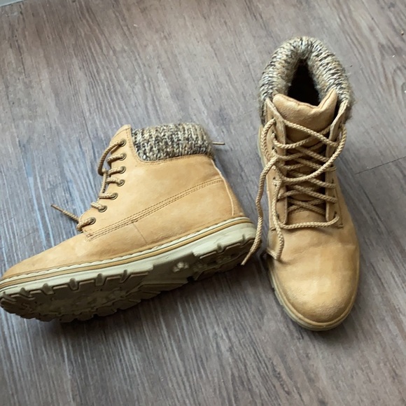 Cliffs by White Mountain Winter Boots - Picture 2 of 3